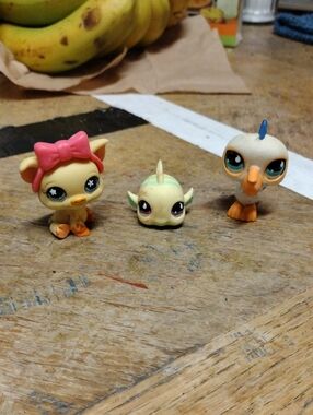 Updated Littlest Pet Shop figurine bundle